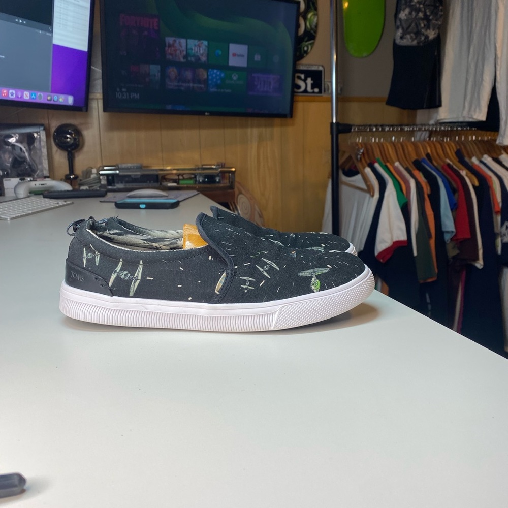 Star Wars x TOMS Travel Lite Black Slip-Ons Shoes - Picture 5 of 8